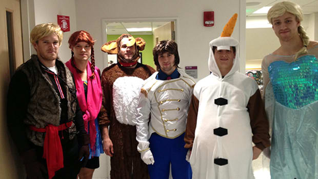 Bruins Visit Kids While Dressed as Characters from Frozen